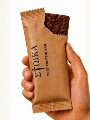 STOIKA Meat Protein Bar – Barra Proteica de Carne Ancestral STOIKA Meat Protein Bar de proteína animal con carne y cacao en empaque premium color kraft